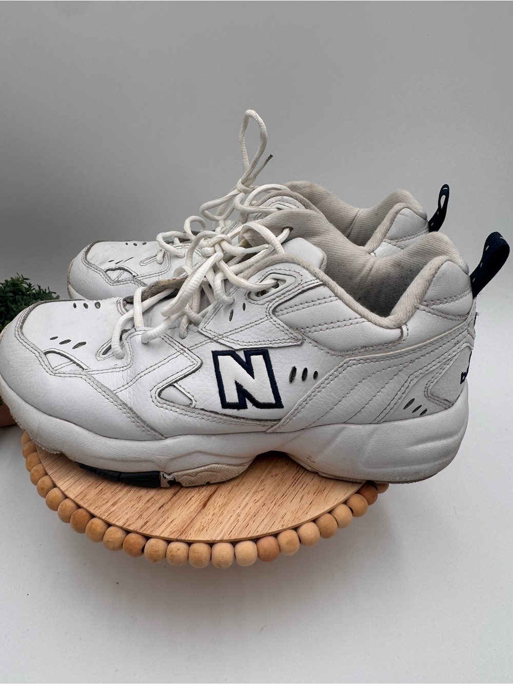 Men’s new balance 608 White Athletic Sneakers size 8 2E